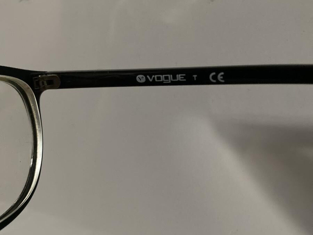 VOGUE -VO5037 w44 51/17