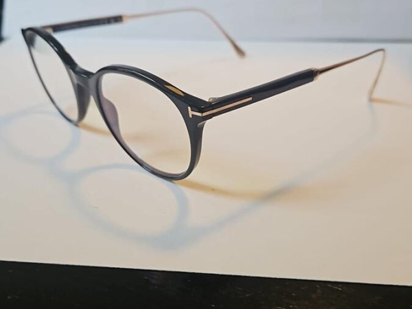 Tom Ford - TF5485 001 49/20 145 titanium
