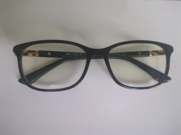 VOGUE- VO5163