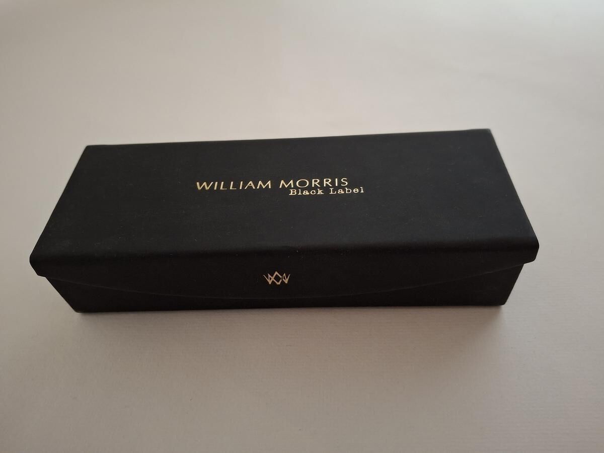 William Morris - England LN59176, 49x18 140 C2.