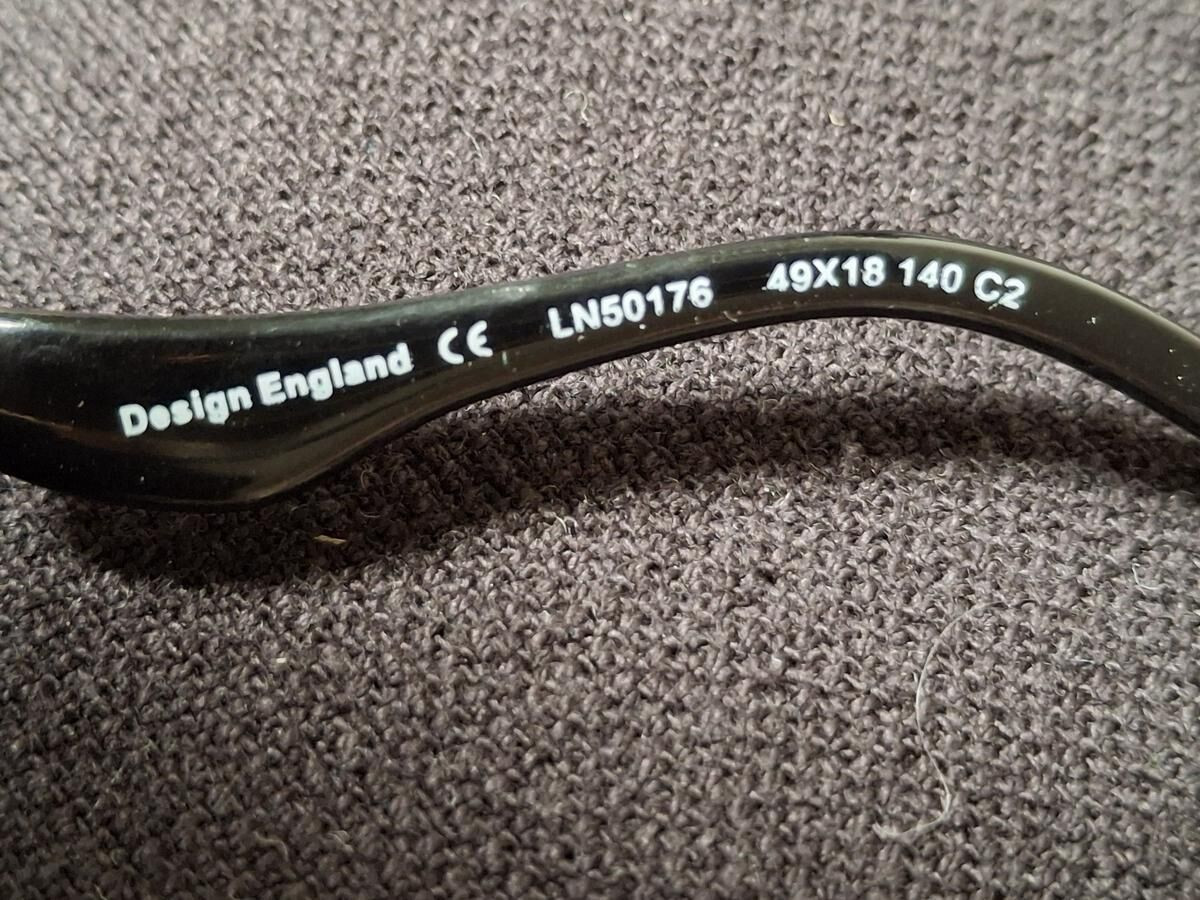 William Morris - England LN59176, 49x18 140 C2.