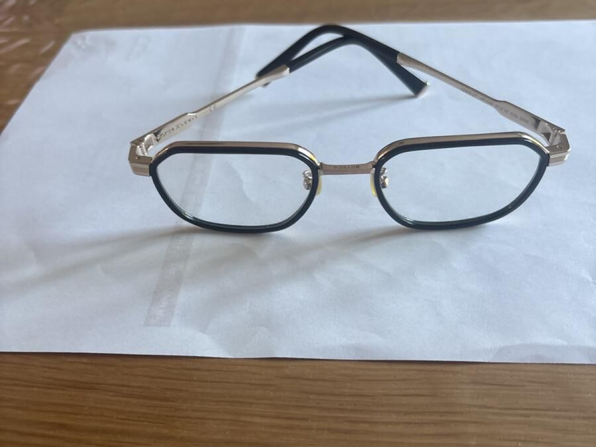 Police - LEWIS 27 51/19 vplc56