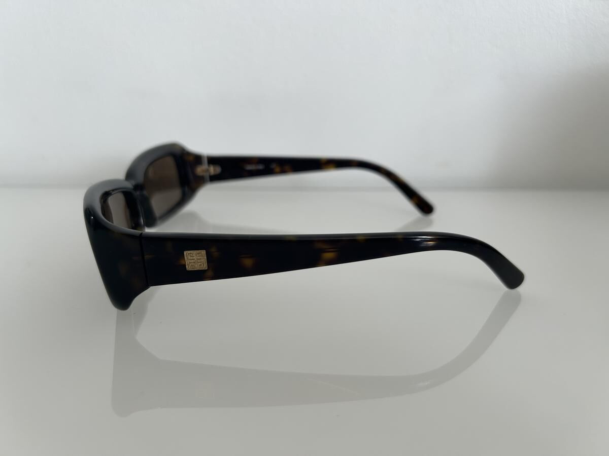 Givenchy SGV512