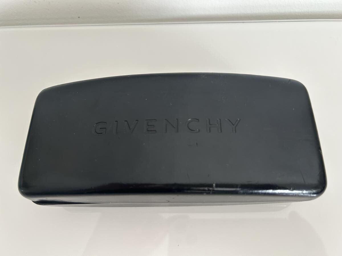 Givenchy SGV512