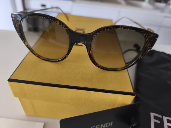 Fendi - FE40011u