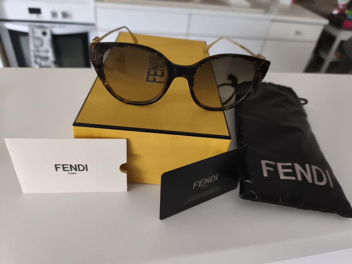 Fendi - FE40011u