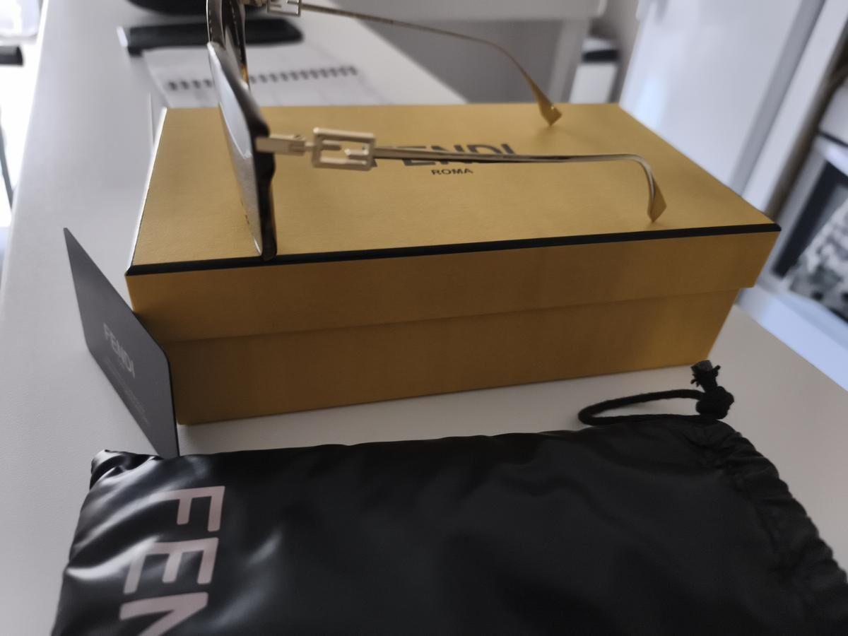 Fendi - FE40011u