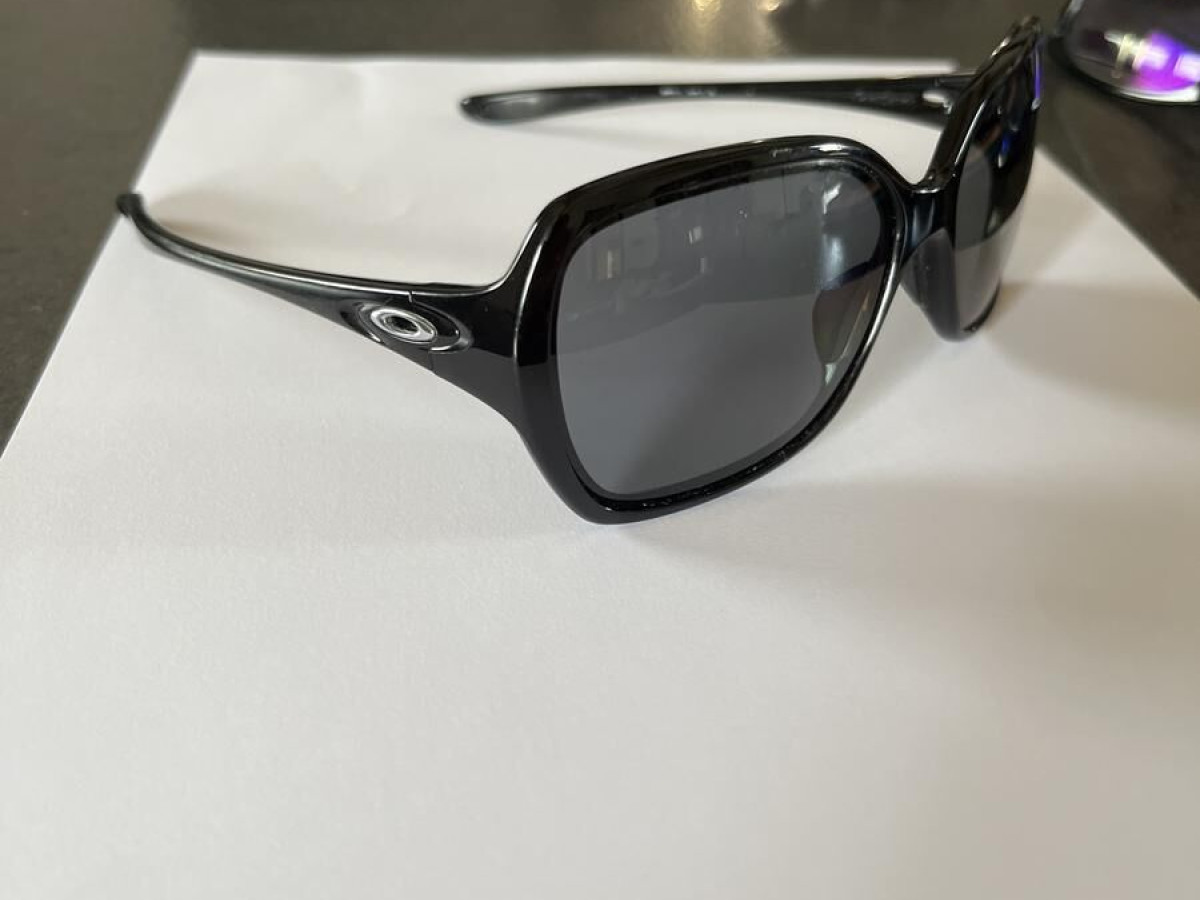 Oakley 81600