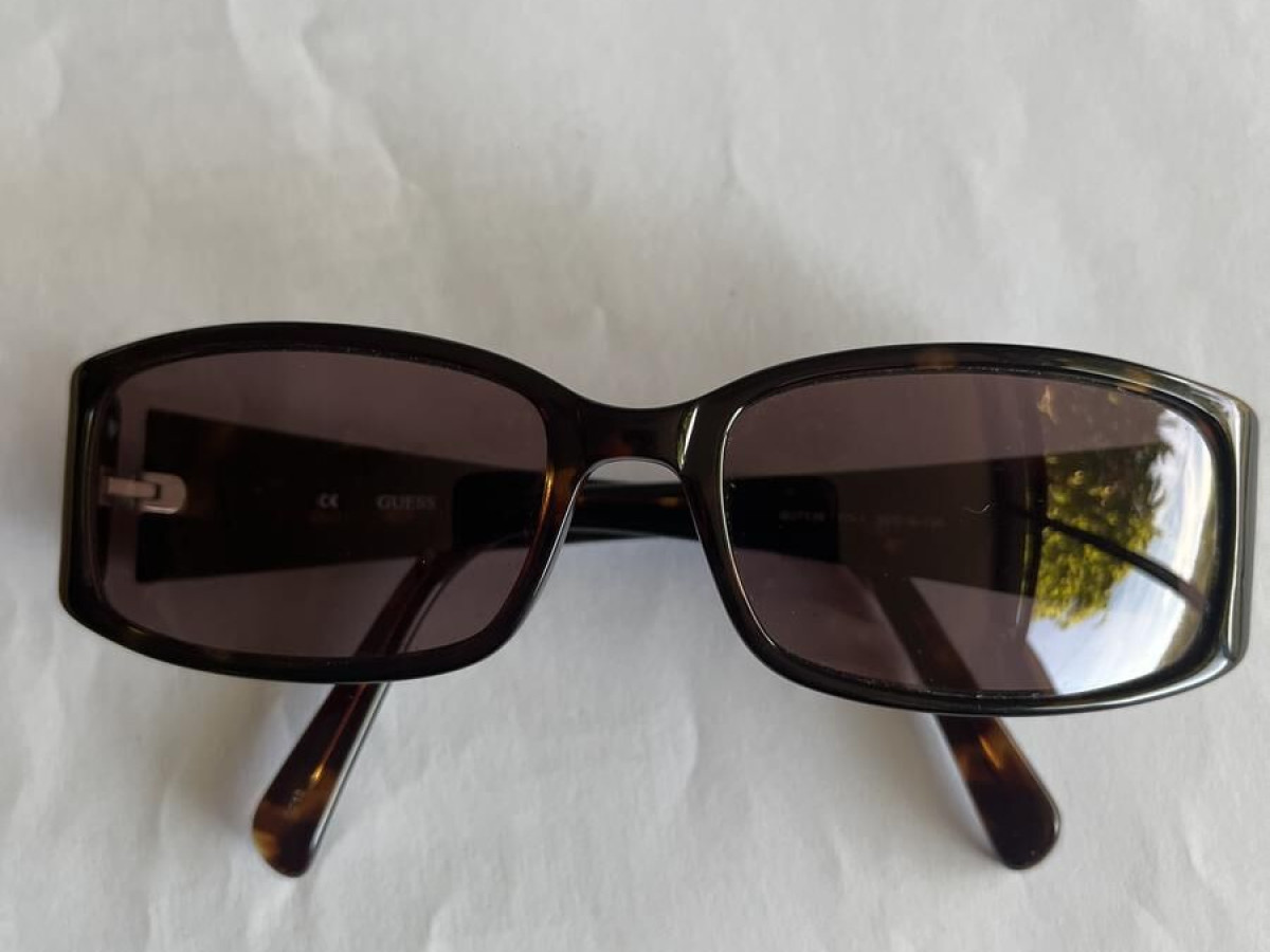 GUESS -TO-1 55D16-130