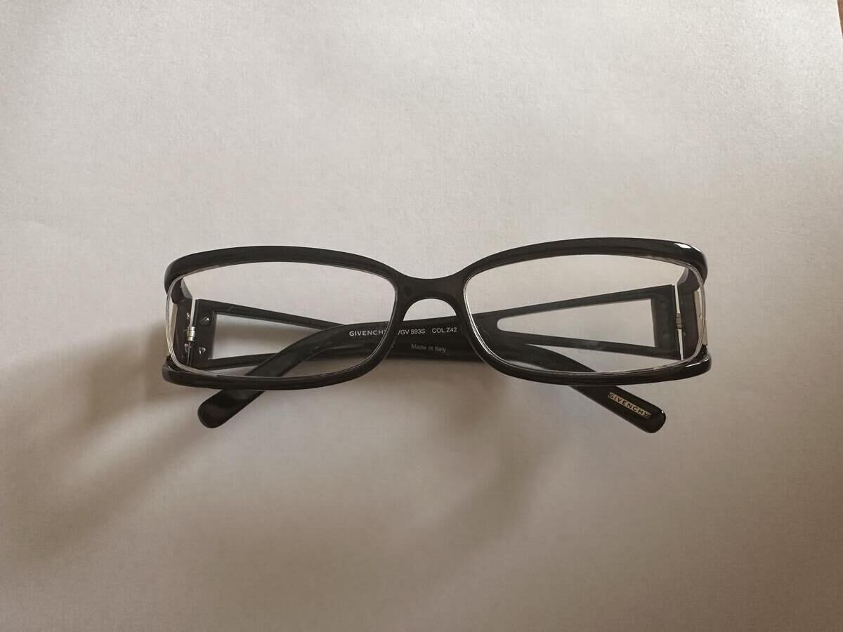 Givenchy vgv 593s