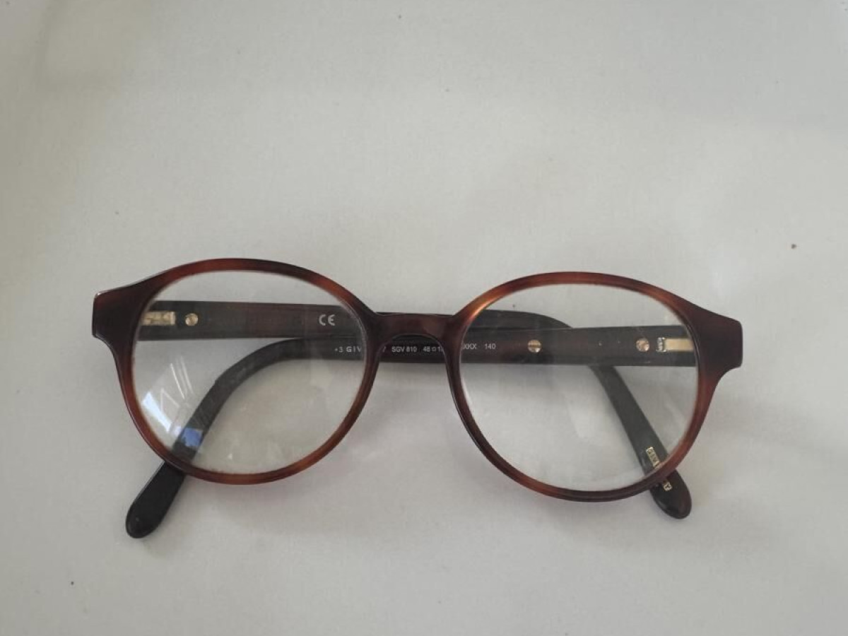 Givenchy SGV 810 TAILLE 48