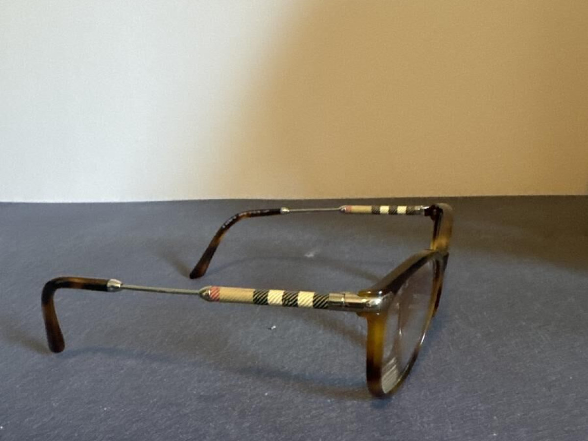 Burberry - B 2255- Q  3316