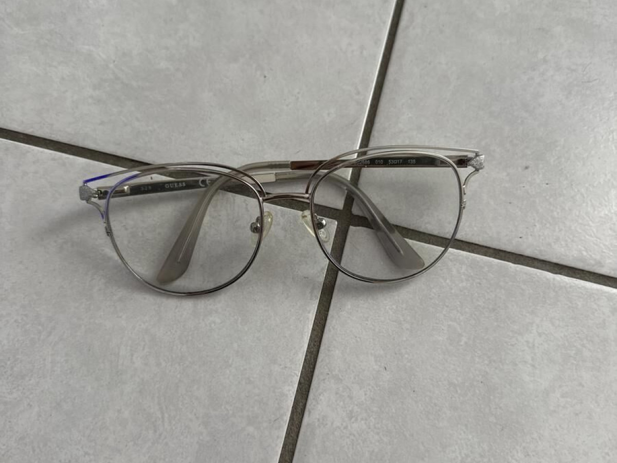 Guess - 53¤17 référence 135 gu2686