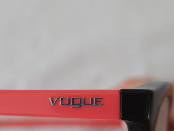 Vogue  - VO5037 2392 53¤17 140 53¤17