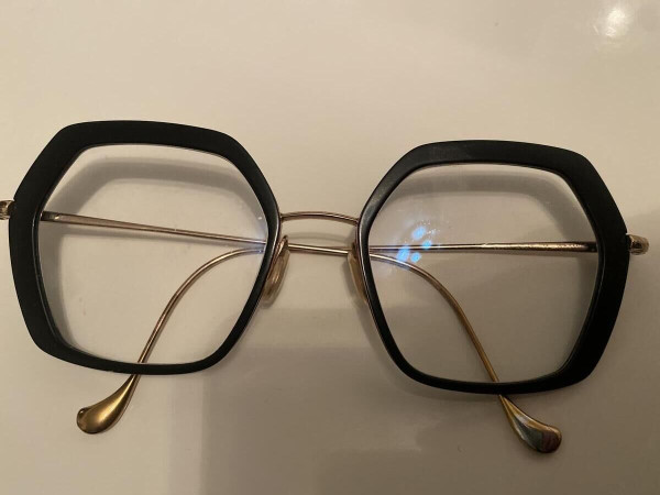 Caroline Abram  - 2224732