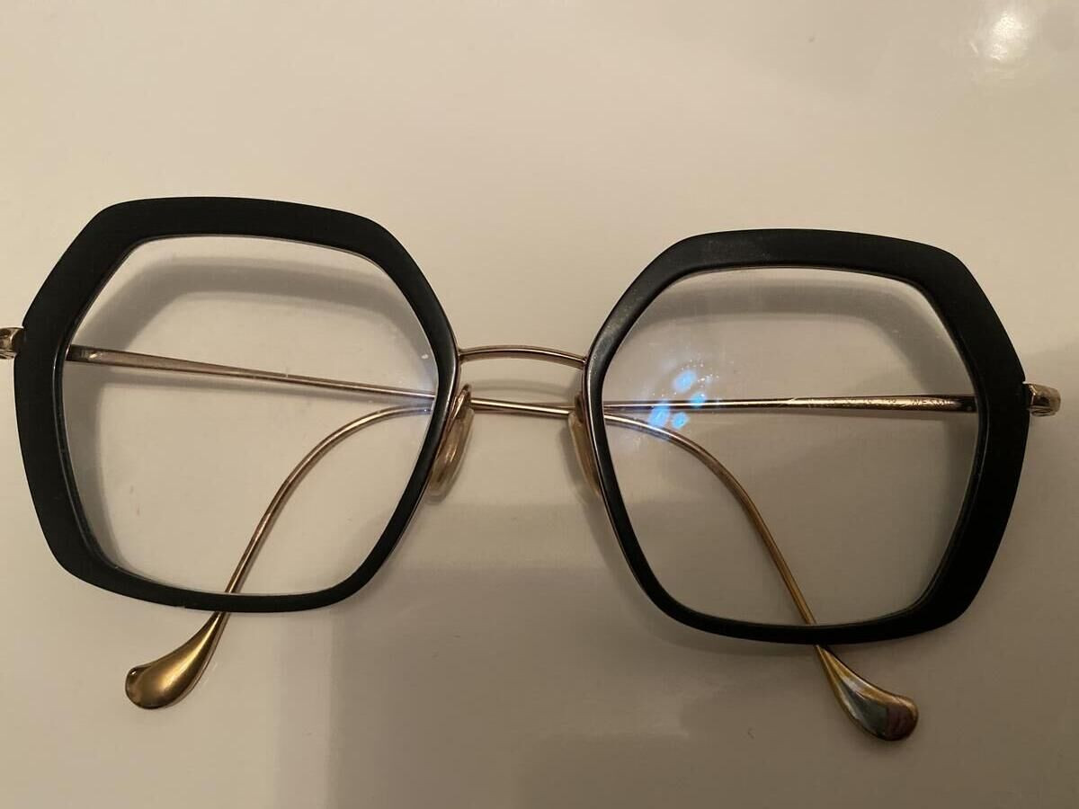 Caroline Abram  - 2224732