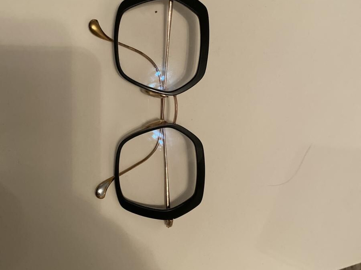 Caroline Abram  - 2224732