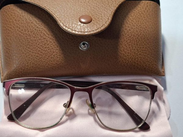 alain Afflelou - M040t69 prune 5x3,8 ¤1,2