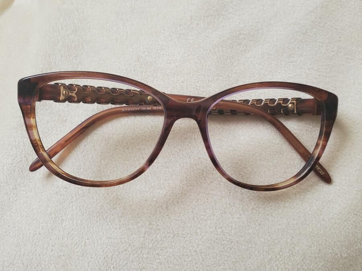 Givenchy - VGV865 098E  52¤16