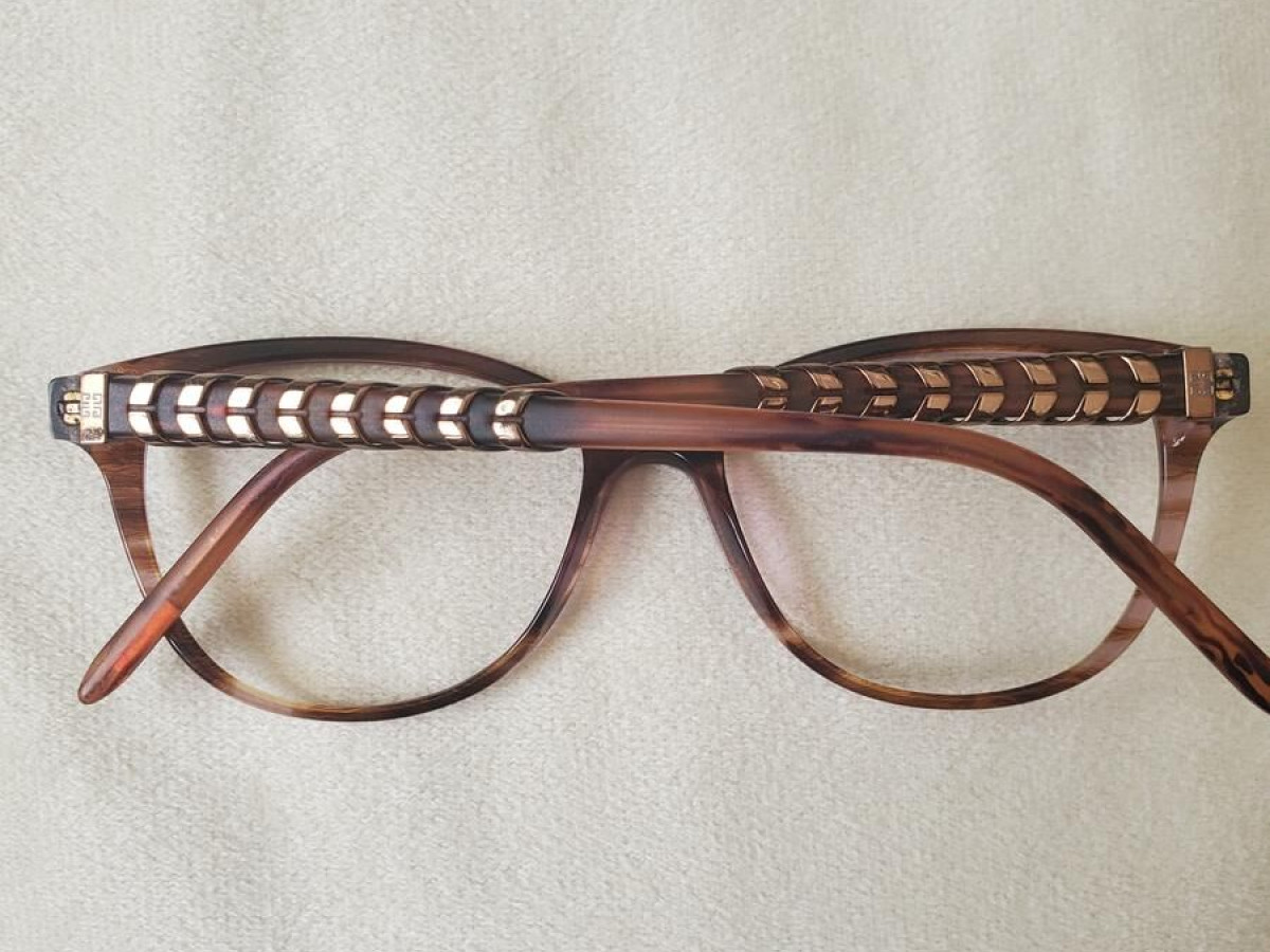 Givenchy - VGV865 098E  52¤16