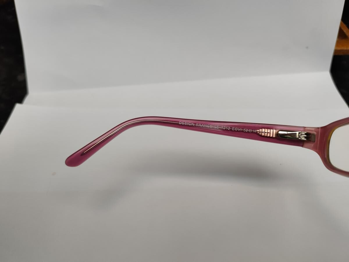 Level - LE1212 ECVI 52/17