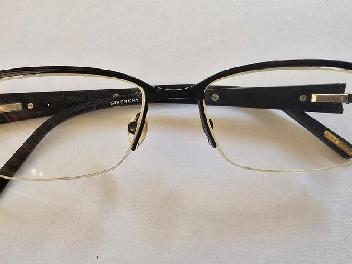 GIVENCHY - VGV429V COL 0530 135 55¤17