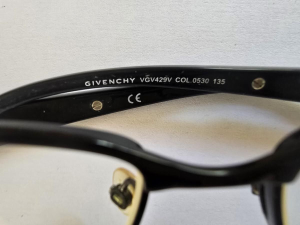 GIVENCHY - VGV429V COL 0530 135 55¤17
