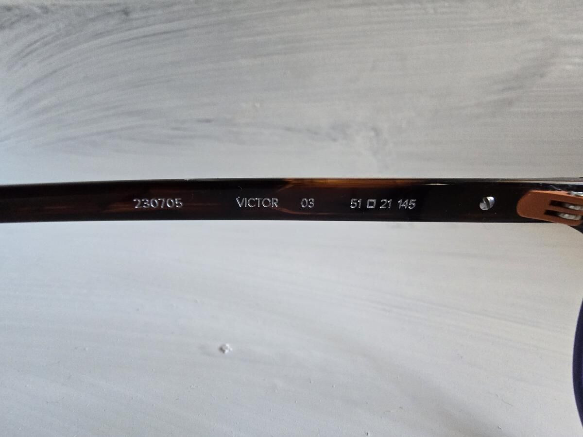 Woodys - 23065 VICTOR 03 51□21 145