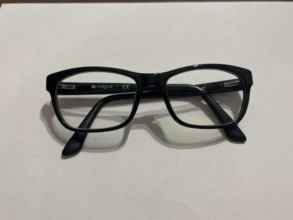 Vogue - Vo2767 W44 52/17 140