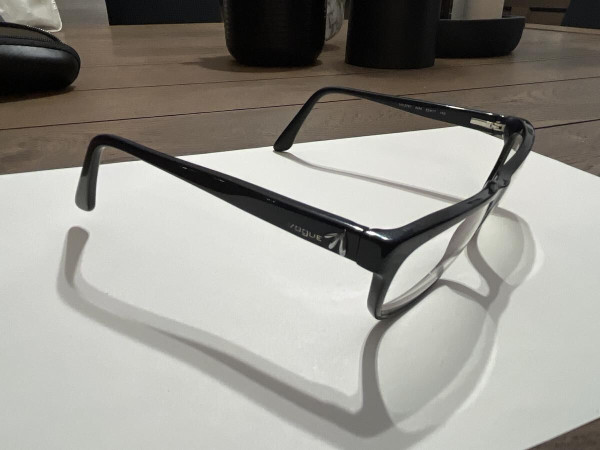 Vogue - Vo2767 W44 52/17 140