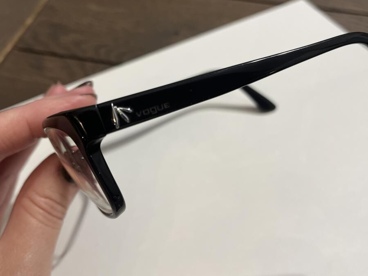 Vogue - Vo2767 W44 52/17 140