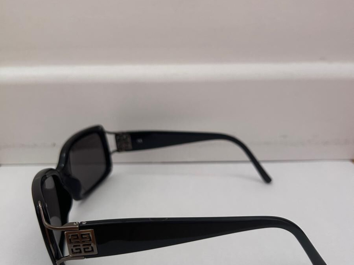 GIVENCHY - SGV777 0700 130 58¤17