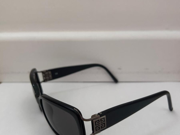 GIVENCHY - SGV777 0700 130 58¤17