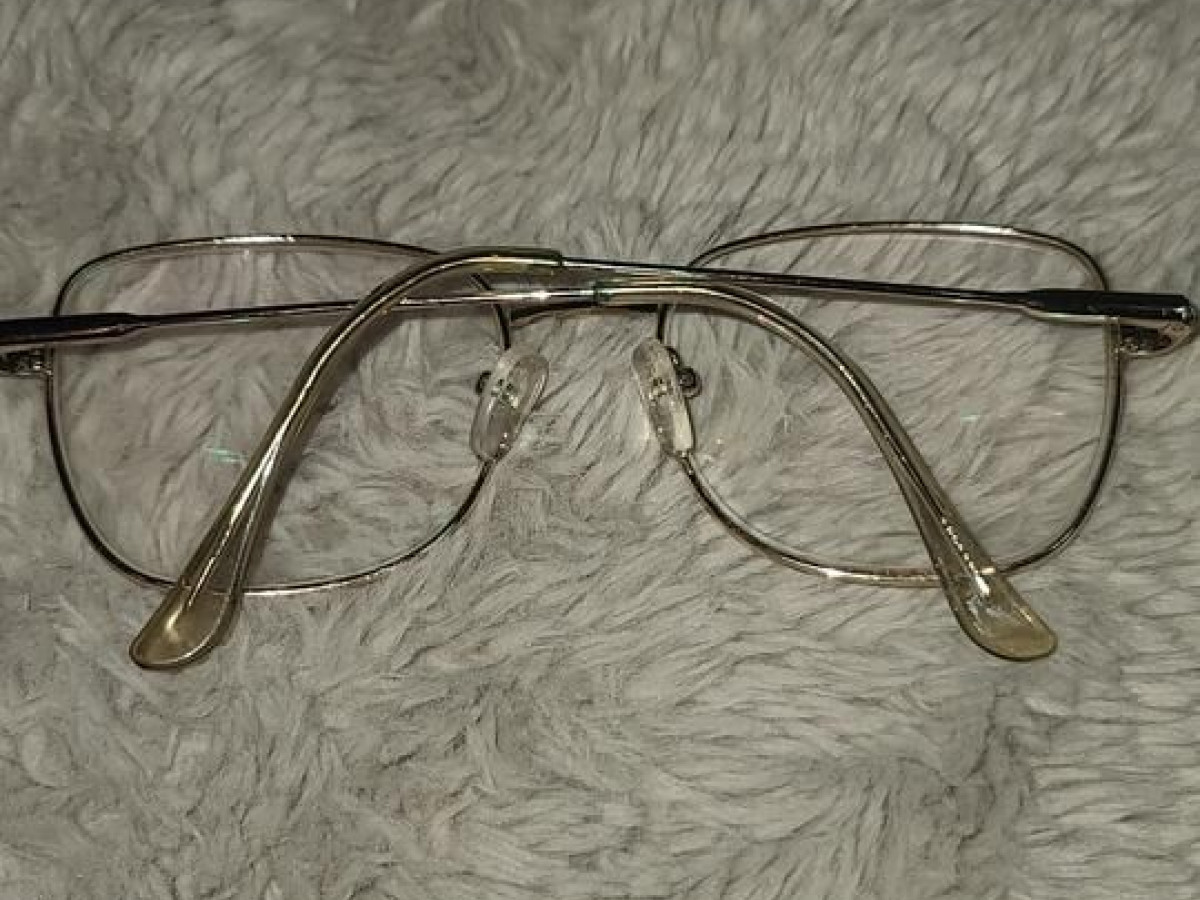 L'opticien - P305 c1