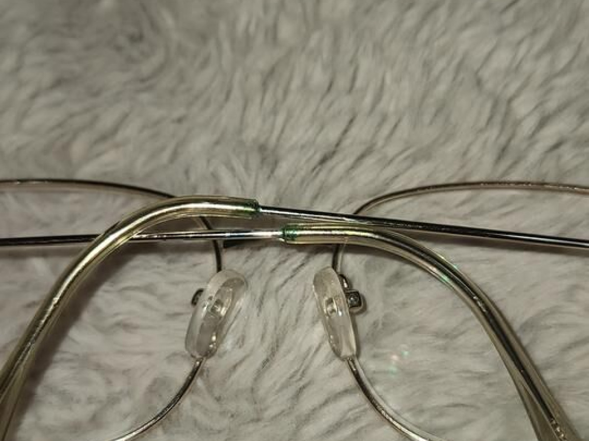 L'opticien - P305 c1