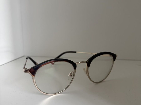 Clémence et Margaux - CM200  49¤20