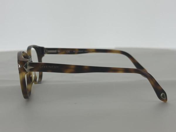 Givenchy - vgv951 COL.9AJX 52/17