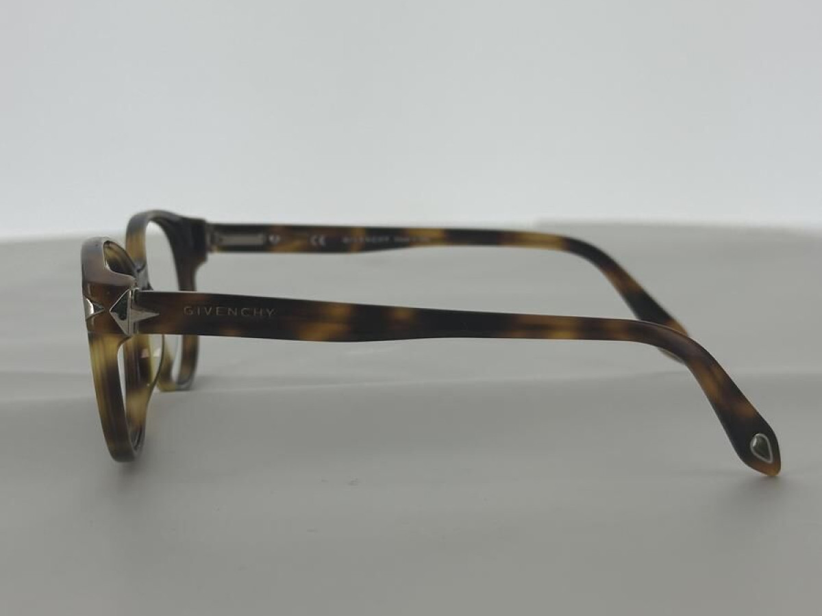 Givenchy - vgv951 COL.9AJX 52/17