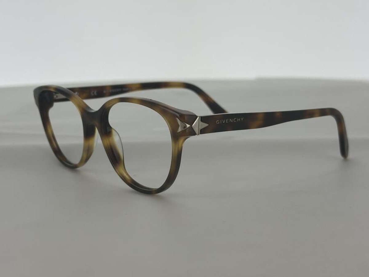 Givenchy - vgv951 COL.9AJX 52/17