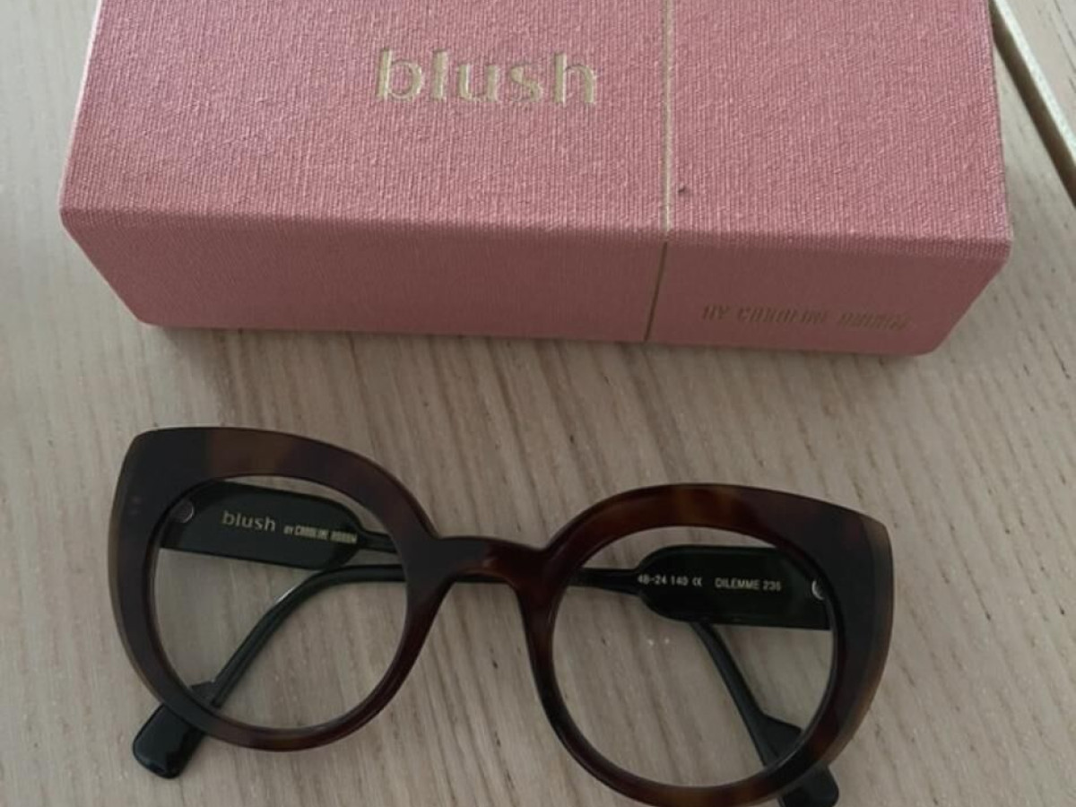 Caroline Abram - Dilemme 236