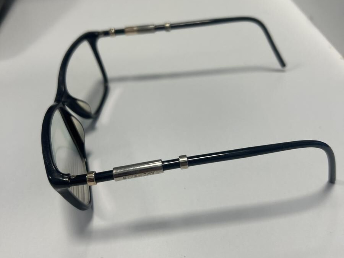 Givenchy - VGV8040 700 140