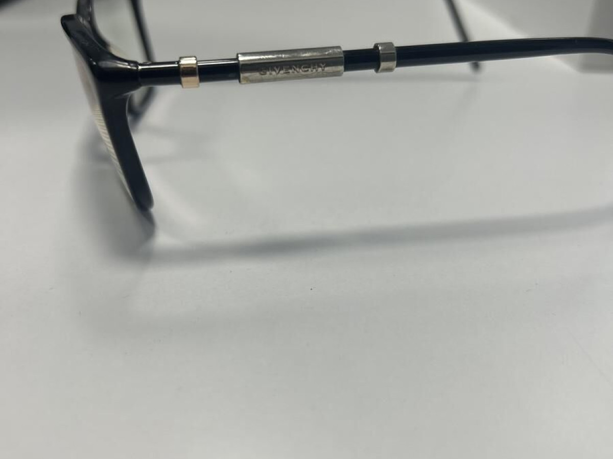 Givenchy - VGV8040 700 140