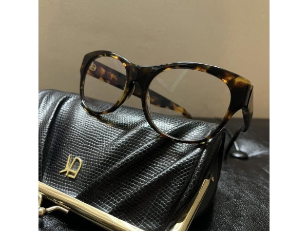 Emmanuelle Khanh - 1400006...