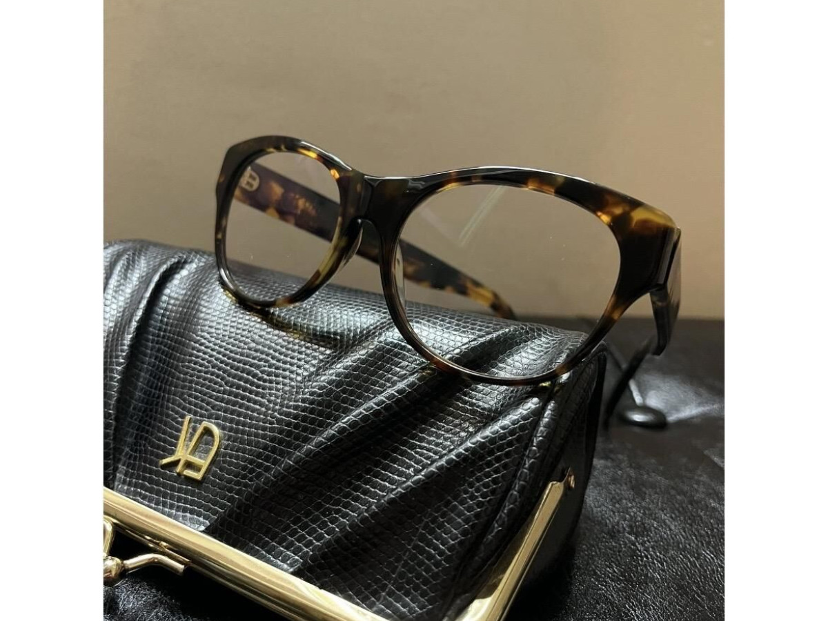 Emmanuelle Khanh - 1400006 53/19