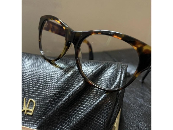 Emmanuelle Khanh - 1400006 53/19