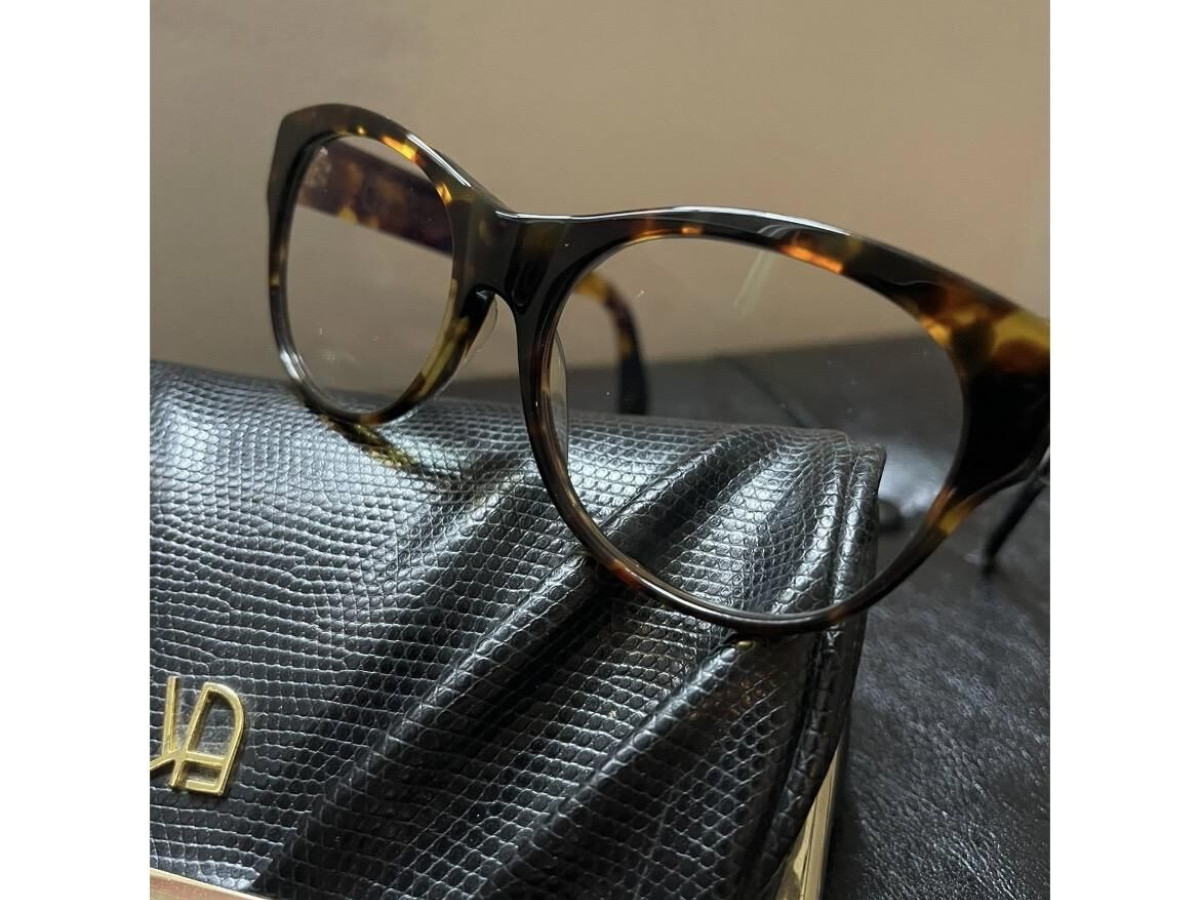 Emmanuelle Khanh - 1400006 53/19