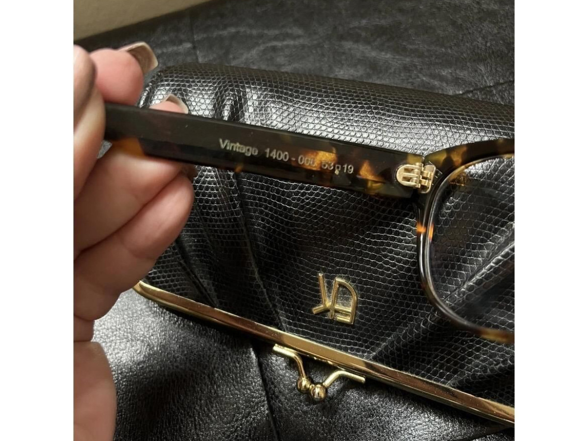 Emmanuelle Khanh - 1400006 53/19