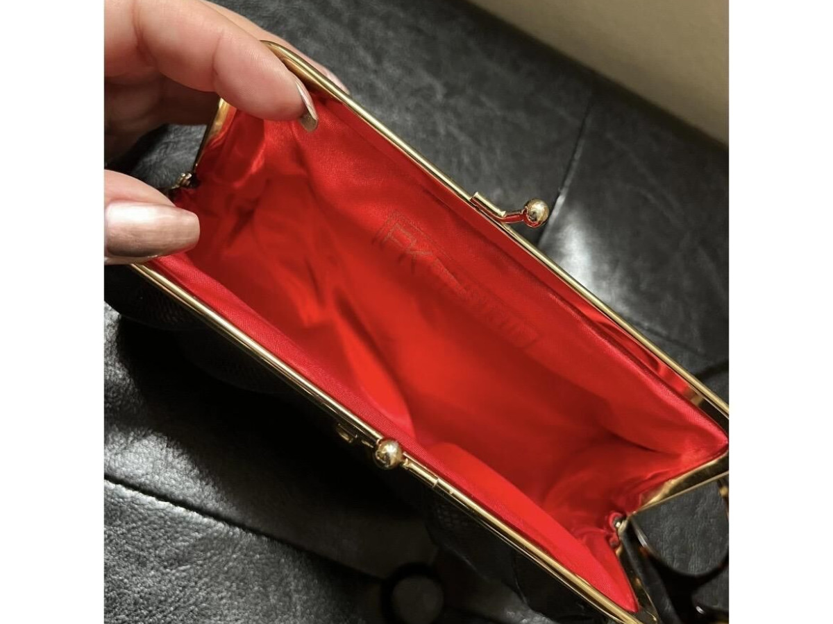 Emmanuelle Khanh - 1400006 53/19