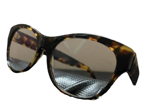 Emmanuelle Khanh - 1400006 53/19