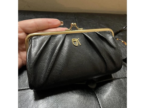 Emmanuelle Khanh - 1400006 53/19